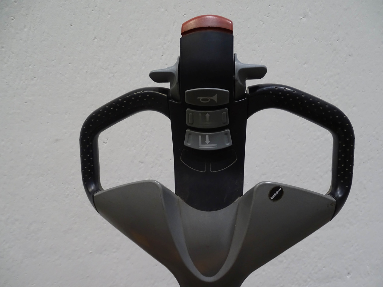 Still EXU18 - Kézi raklapemelő: 3 kép. Still EXU18 - Kézi raklapemelő: 3 kép.