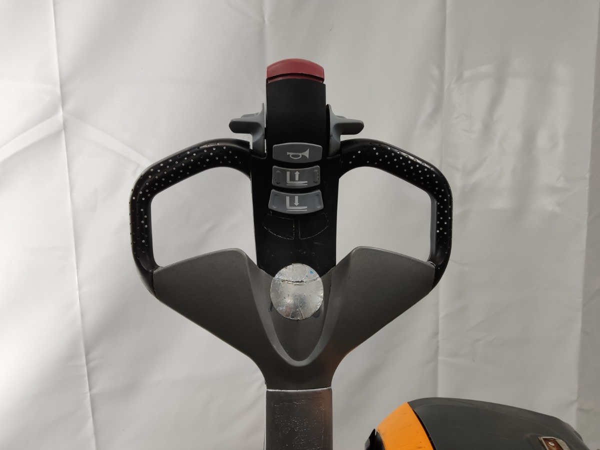 Still EXU18 - Kézi raklapemelő: 3 kép. Still EXU18 - Kézi raklapemelő: 3 kép.