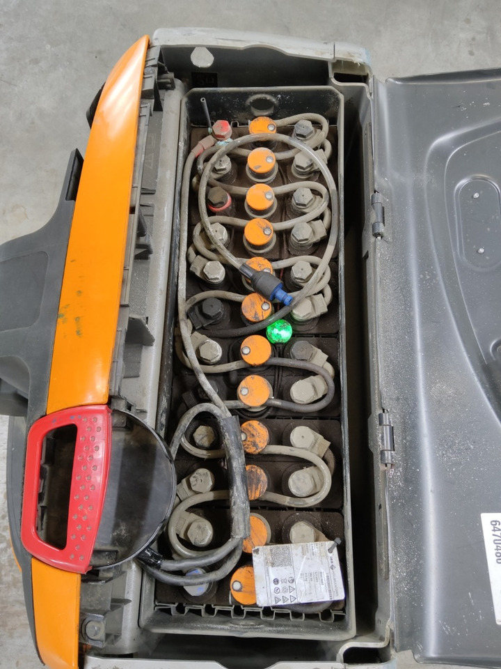 Still EXU20 - Kézi raklapemelő: 4 kép. Still EXU20 - Kézi raklapemelő: 4 kép.