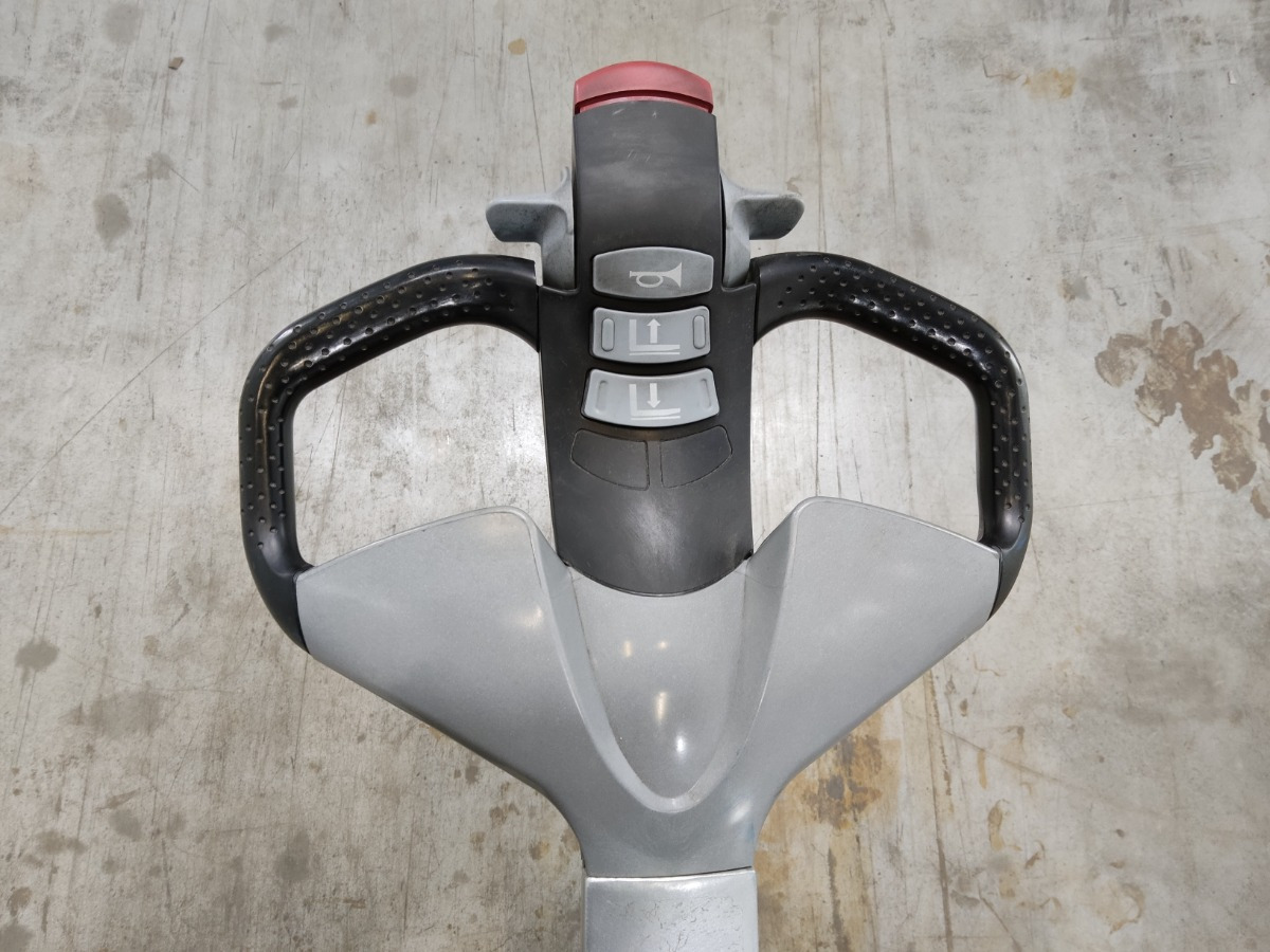 Still EXU20 - Kézi raklapemelő: 3 kép. Still EXU20 - Kézi raklapemelő: 3 kép.