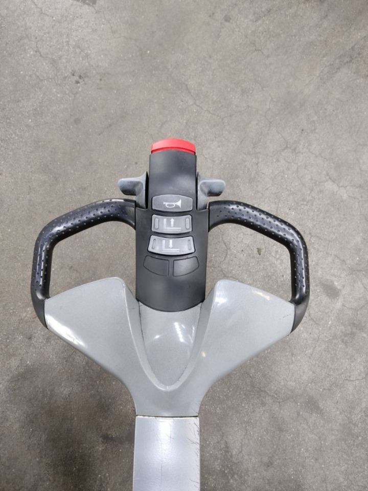 Still EXU20 - Kézi raklapemelő: 3 kép. Still EXU20 - Kézi raklapemelő: 3 kép.