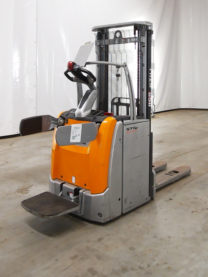 Still EXV-SF14 - Emelőtargoncá: 2 kép. Still EXV-SF14 - Emelőtargoncá: 2 kép.