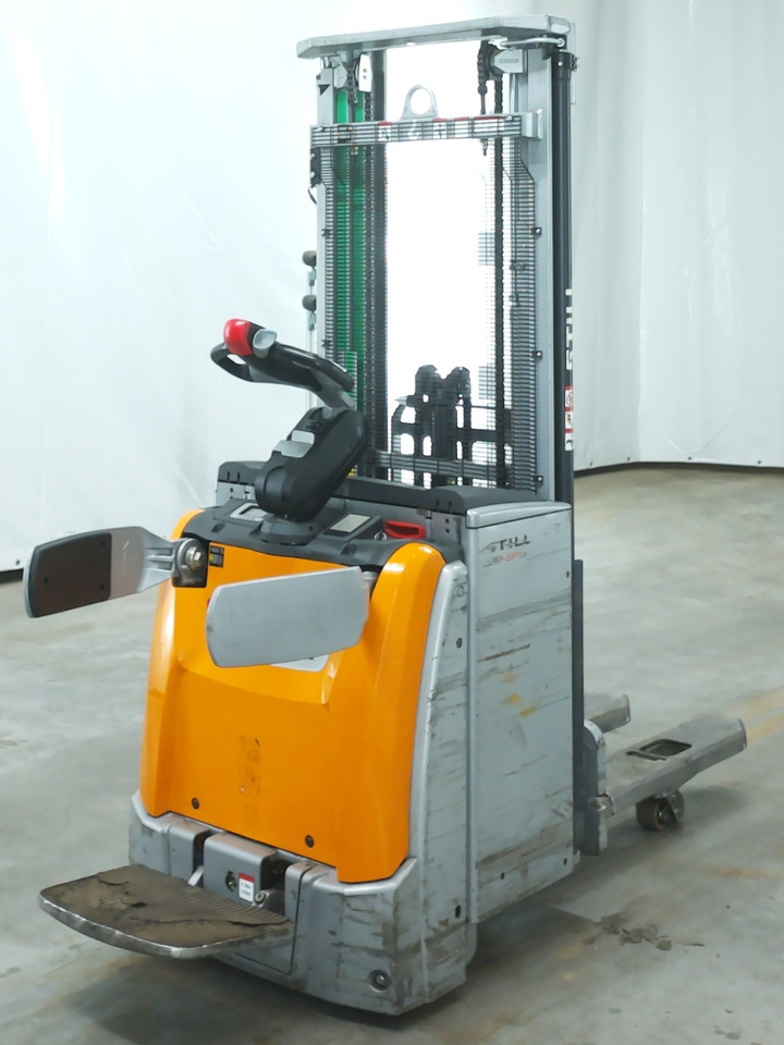 Still EXV-SF16I - Emelőtargoncá: 2 kép. Still EXV-SF16I - Emelőtargoncá: 2 kép.