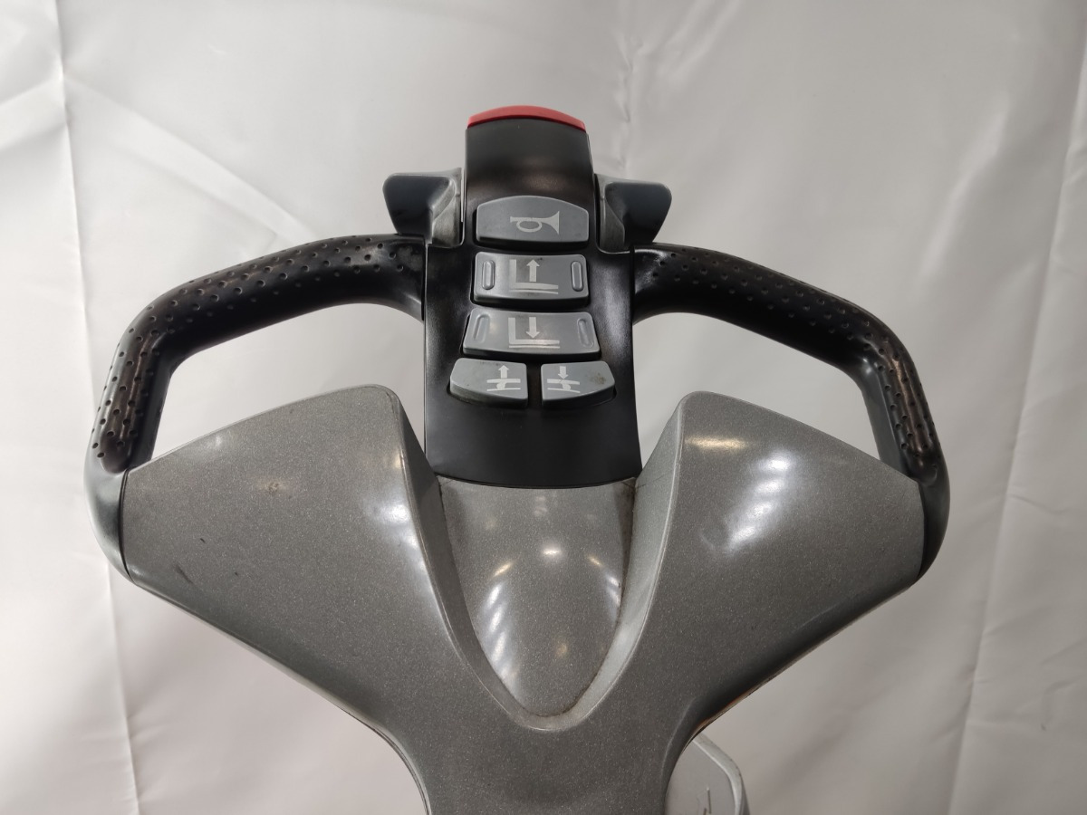 Still EXV-SF20I/570MM - Emelőtargoncá: 3 kép. Still EXV-SF20I/570MM - Emelőtargoncá: 3 kép.