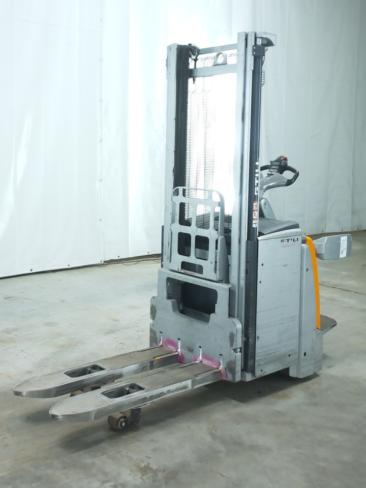 Still EXV-SF20I/570MM - Emelőtargoncá: 1 kép. Still EXV-SF20I/570MM - Emelőtargoncá: 1 kép.