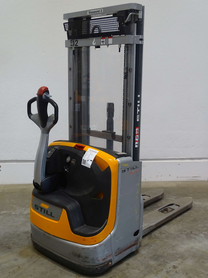 Still EXV12 - Emelőtargoncá: 2 kép. Still EXV12 - Emelőtargoncá: 2 kép.