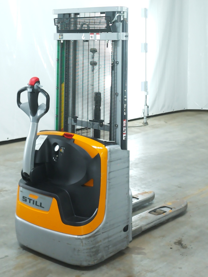 Still EXV12 - Emelőtargoncá: 2 kép. Still EXV12 - Emelőtargoncá: 2 kép.