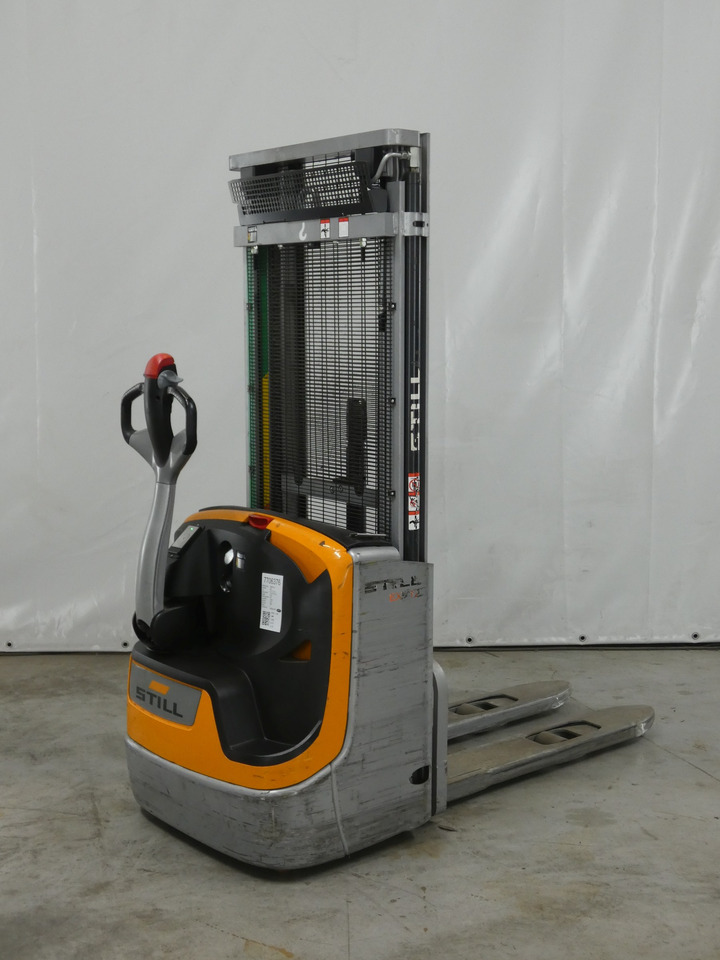 Still EXV12 - Emelőtargoncá: 2 kép. Still EXV12 - Emelőtargoncá: 2 kép.