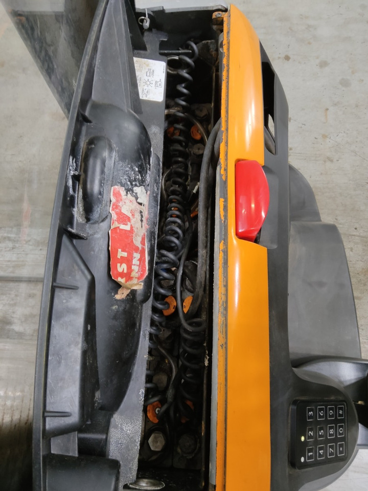 Still EXV12 - Emelőtargoncá: 4 kép. Still EXV12 - Emelőtargoncá: 4 kép.