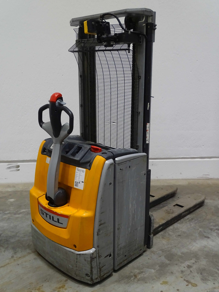 Still EXV14 - Emelőtargoncá: 2 kép. Still EXV14 - Emelőtargoncá: 2 kép.