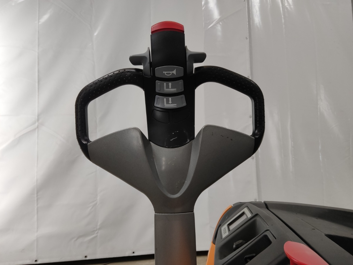 Still EXV14 - Emelőtargoncá: 3 kép. Still EXV14 - Emelőtargoncá: 3 kép.