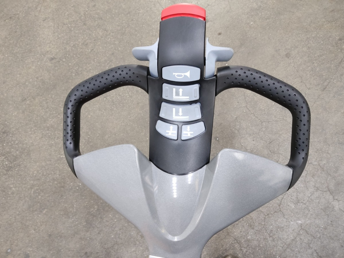 Still EXV16I/BATT.NEU - Emelőtargoncá: 3 kép. Still EXV16I/BATT.NEU - Emelőtargoncá: 3 kép.