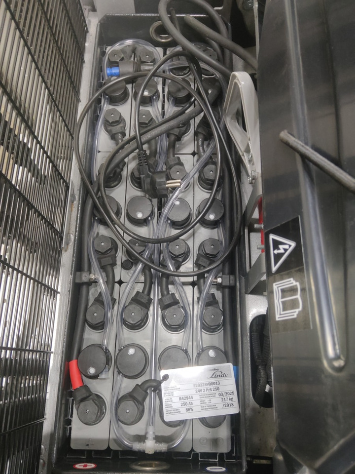 Still EXV16I/BATT.NEU - Emelőtargoncá: 4 kép. Still EXV16I/BATT.NEU - Emelőtargoncá: 4 kép.