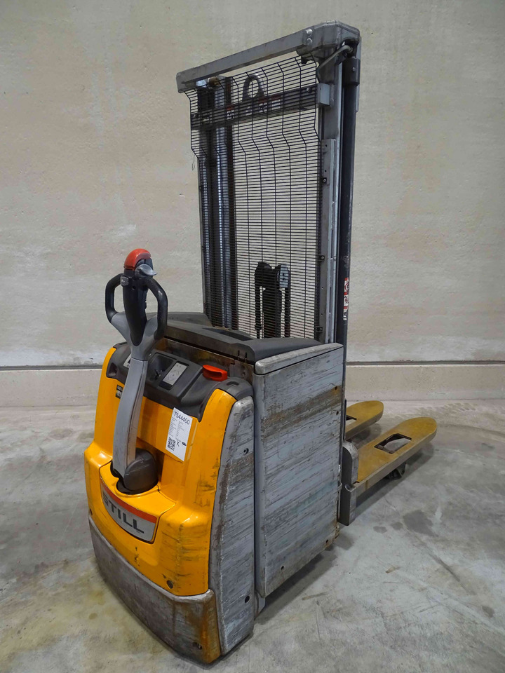 Still EXV20I - Emelőtargoncá: 2 kép. Still EXV20I - Emelőtargoncá: 2 kép.