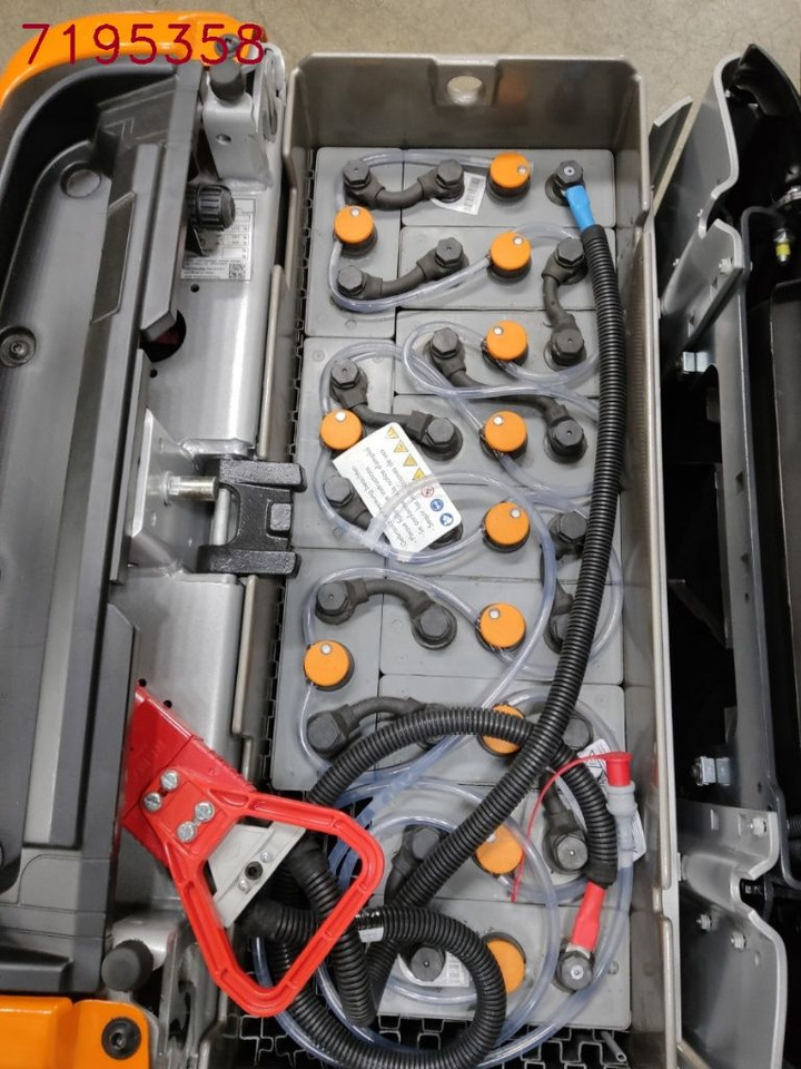 Still LTX-FF10 - Elektromos vontató: 4 kép. Still LTX-FF10 - Elektromos vontató: 4 kép.