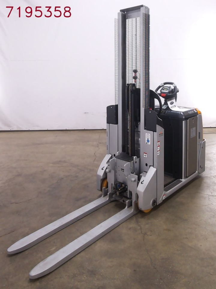 Still LTX-FF10 - Elektromos vontató: 1 kép. Still LTX-FF10 - Elektromos vontató: 1 kép.