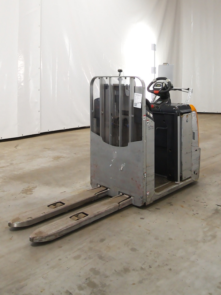 Still OPX-L12/520MM - Komissiózó targoncá: 2 kép. Still OPX-L12/520MM - Komissiózó targoncá: 2 kép.