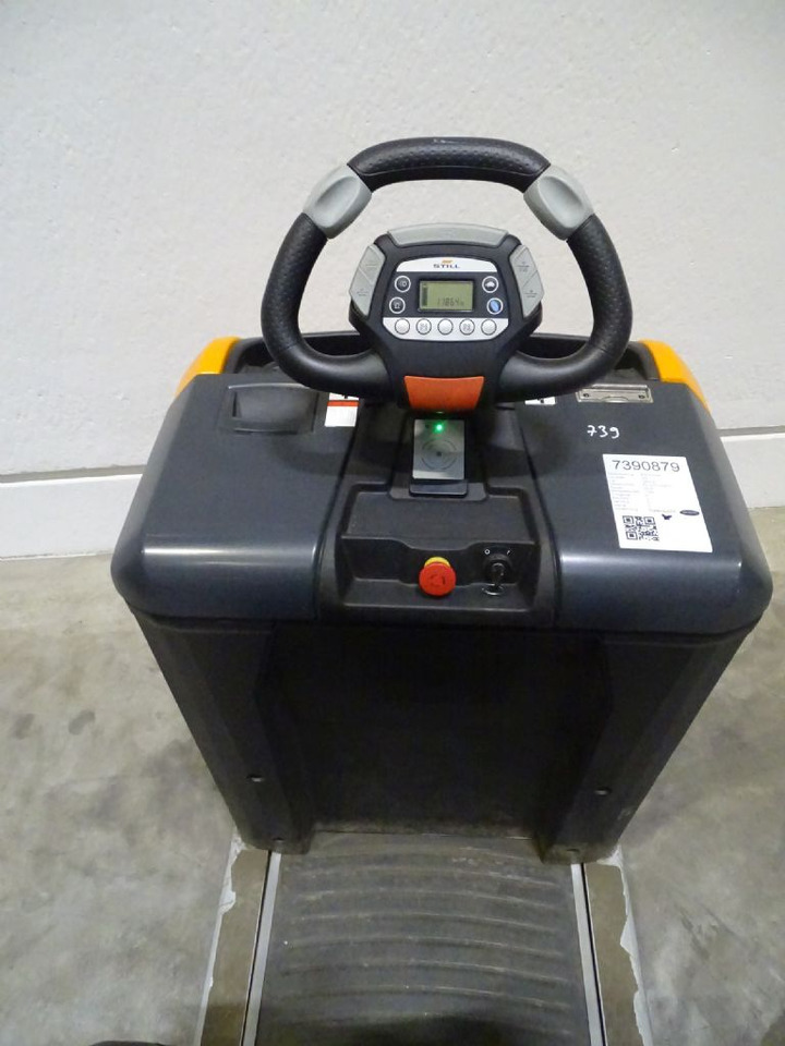 Still OPX20 - Komissiózó targoncá: 3 kép. Still OPX20 - Komissiózó targoncá: 3 kép.