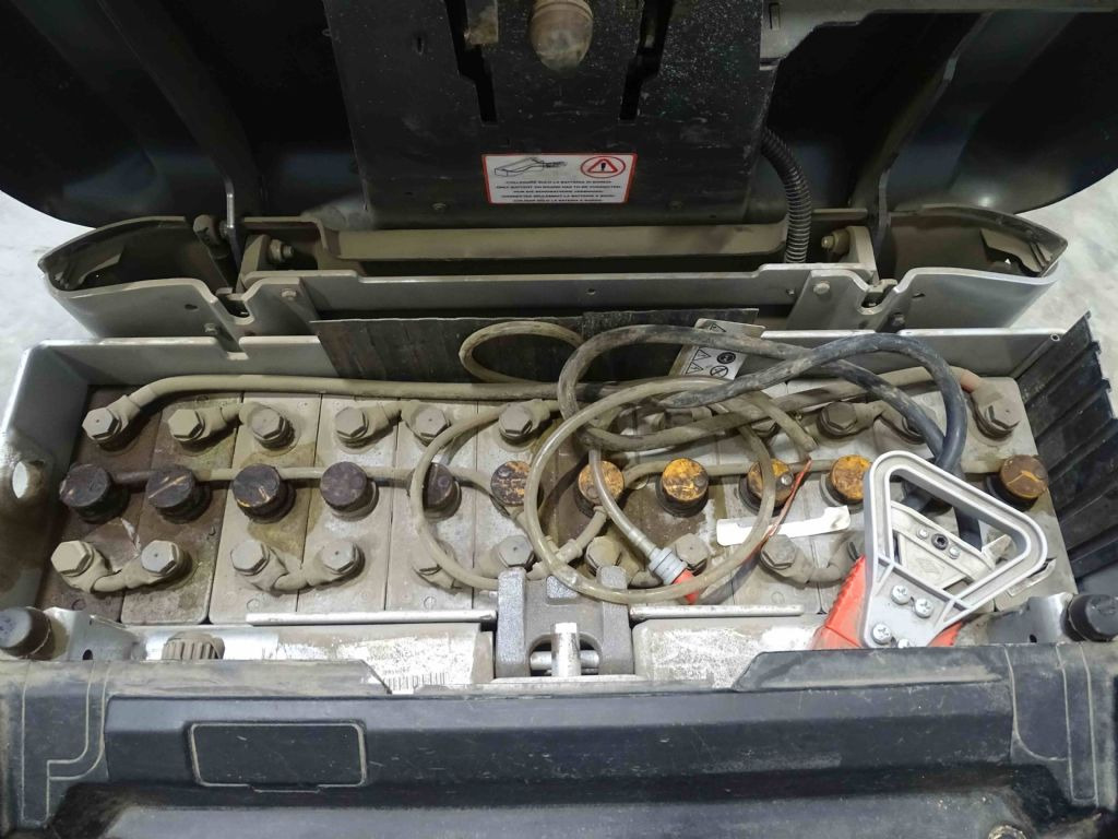 Still OPX20 - Komissiózó targoncá: 4 kép. Still OPX20 - Komissiózó targoncá: 4 kép.