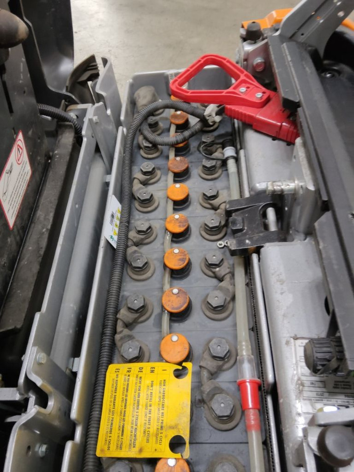 Still OPX25 - Komissiózó targoncá: 4 kép. Still OPX25 - Komissiózó targoncá: 4 kép.