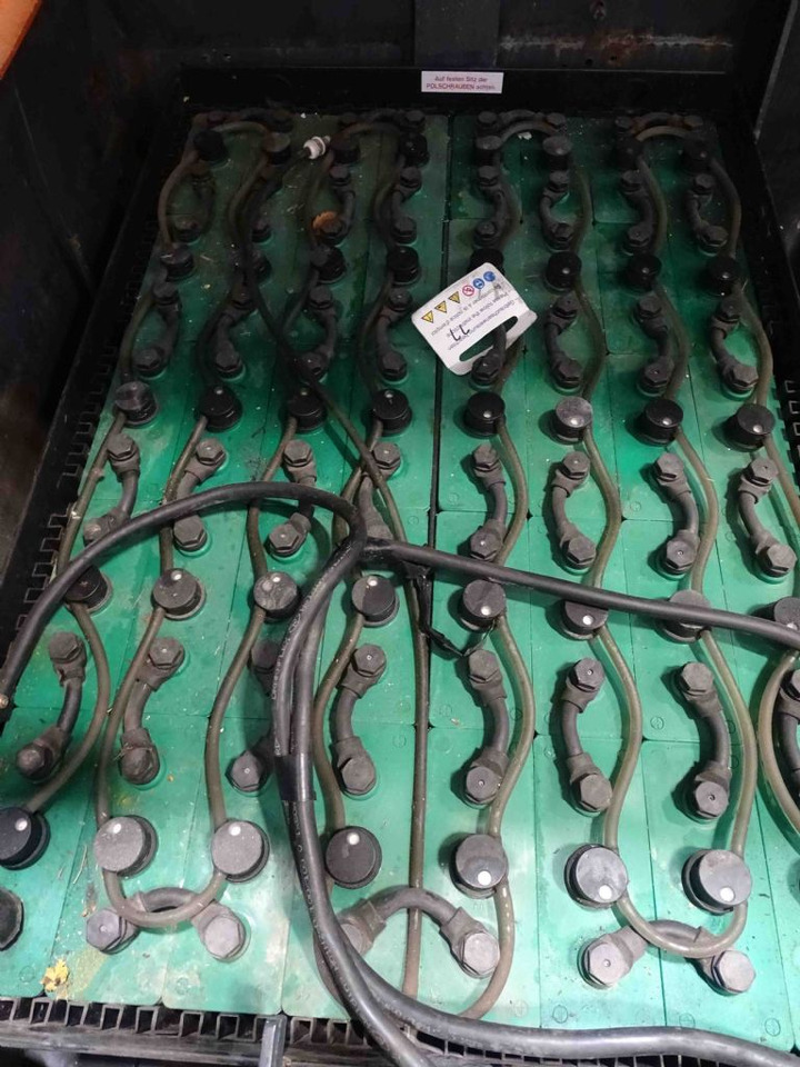 Still R08-20 - Elektromos vontató: 4 kép. Still R08-20 - Elektromos vontató: 4 kép.