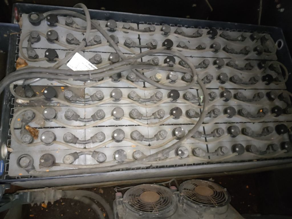 Still R08-20 - Elektromos vontató: 4 kép. Still R08-20 - Elektromos vontató: 4 kép.
