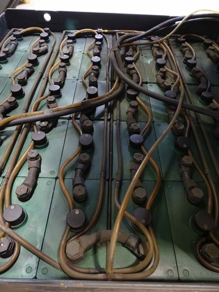 Still R60-40 - Elektromos targonca: 4 kép. Still R60-40 - Elektromos targonca: 4 kép.