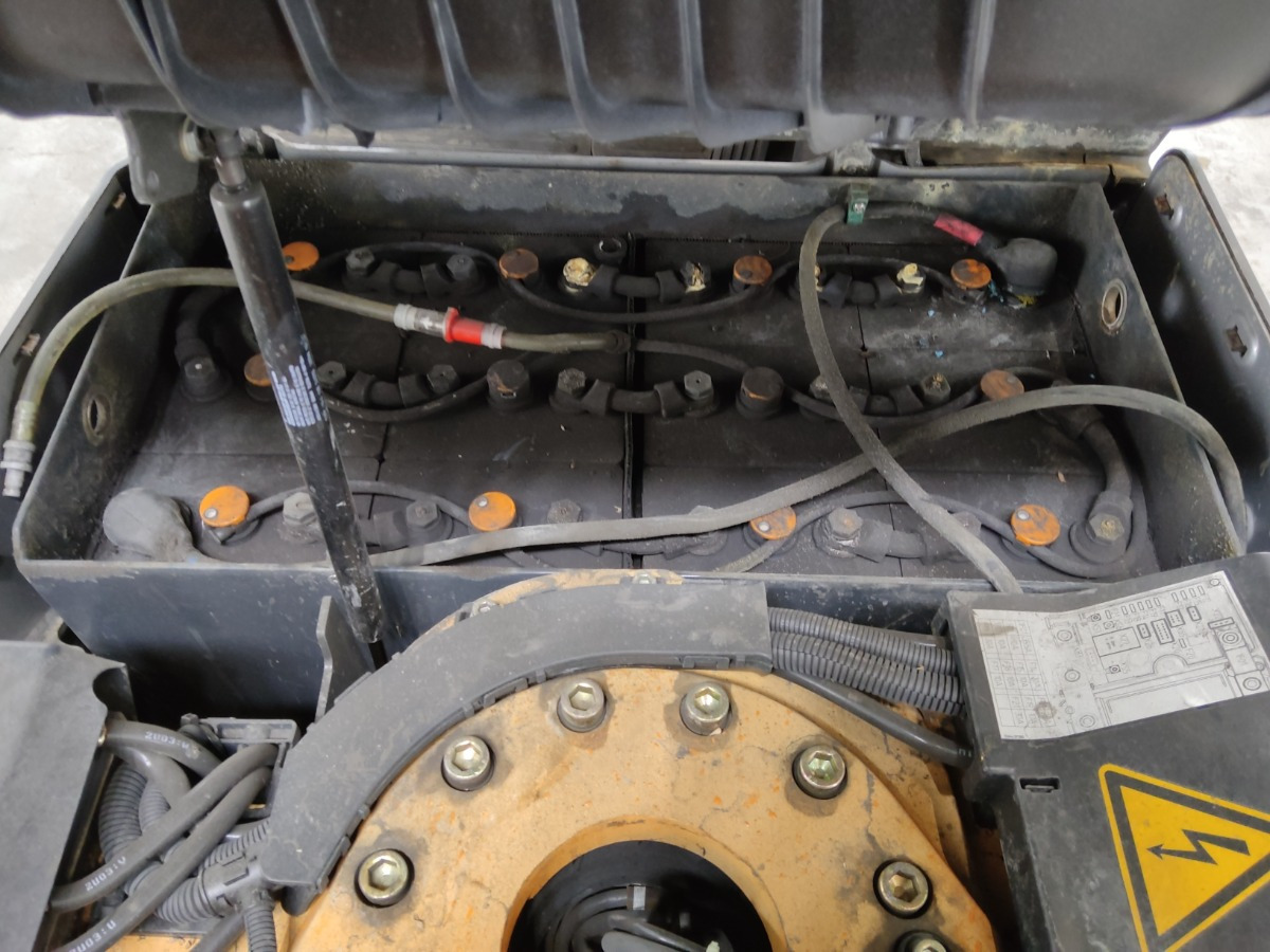 Still RX50-13 - Elektromos targonca: 4 kép. Still RX50-13 - Elektromos targonca: 4 kép.