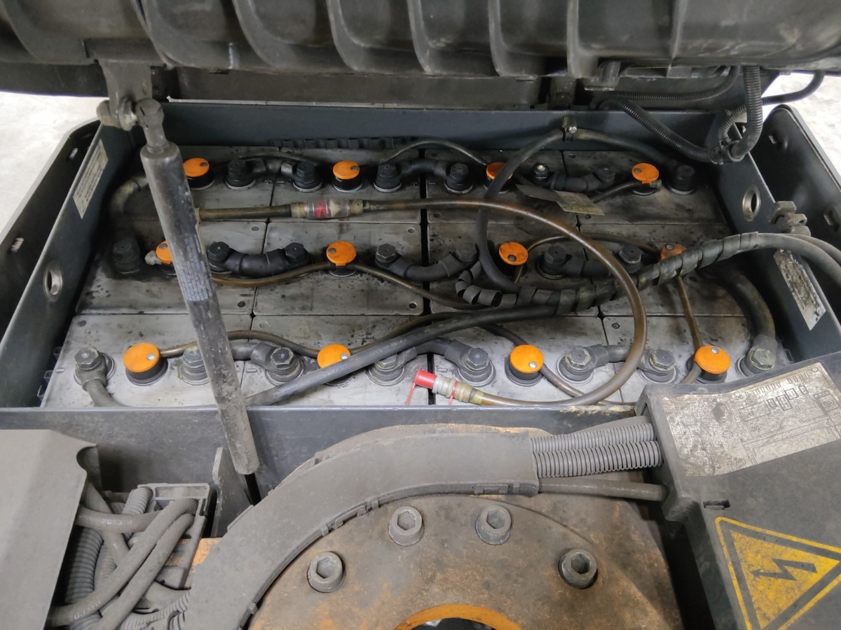 Still RX50-15 - Elektromos targonca: 4 kép. Still RX50-15 - Elektromos targonca: 4 kép.