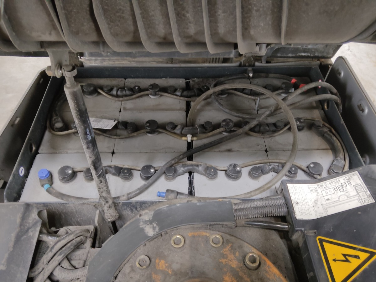 Still RX50-15 - Elektromos targonca: 4 kép. Still RX50-15 - Elektromos targonca: 4 kép.