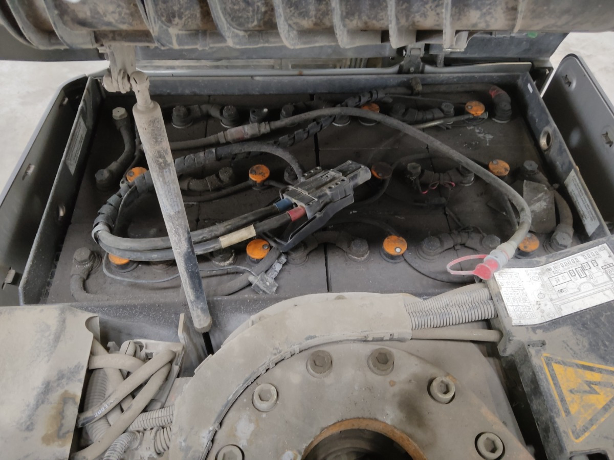 Still RX50-16 - Elektromos targonca: 4 kép. Still RX50-16 - Elektromos targonca: 4 kép.