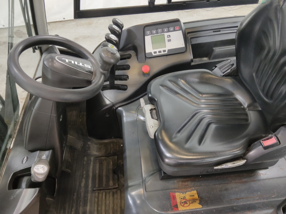 Still RX60-30 - Elektromos targonca: 3 kép. Still RX60-30 - Elektromos targonca: 3 kép.