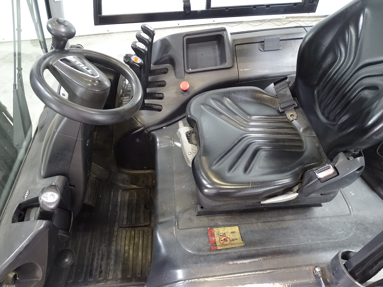 Still RX60-30 - Elektromos targonca: 3 kép. Still RX60-30 - Elektromos targonca: 3 kép.