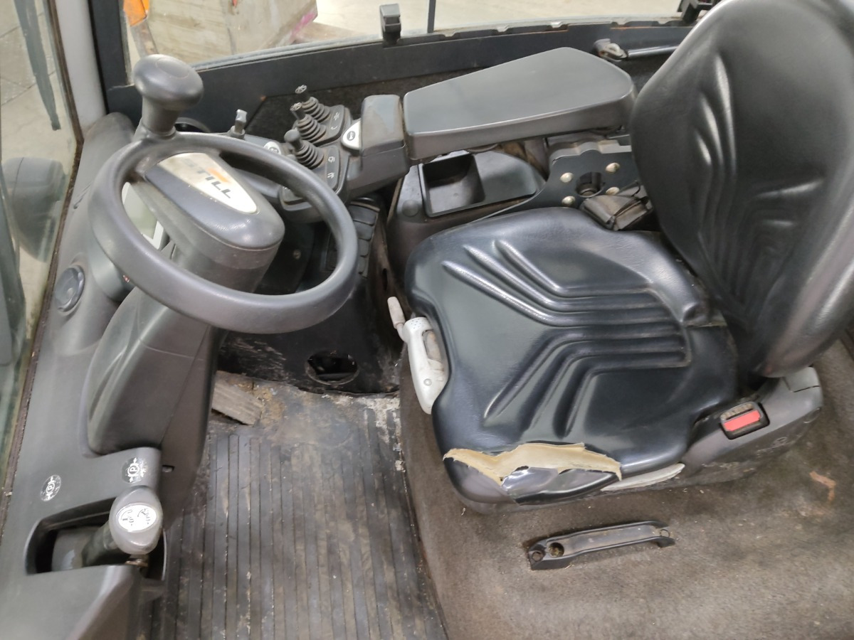 Still RX70-25 - Dízel targonca: 3 kép. Still RX70-25 - Dízel targonca: 3 kép.