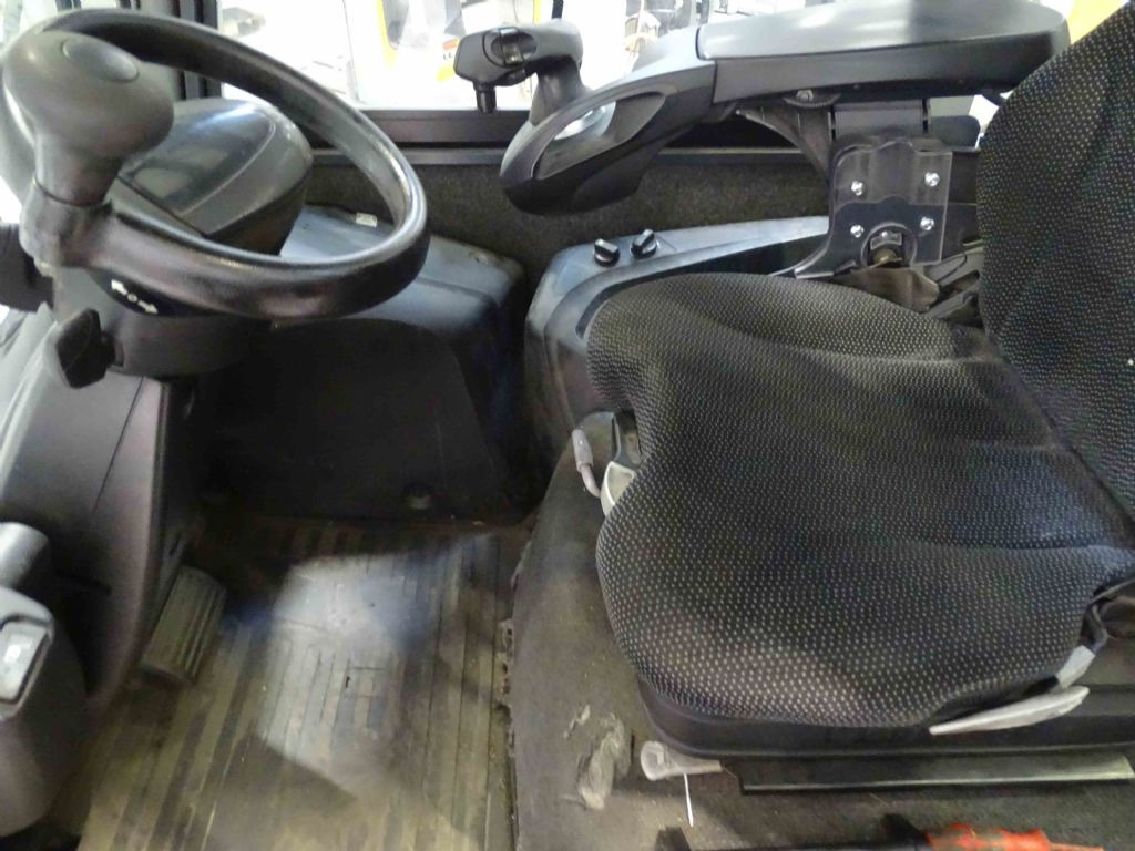 Still RX70-50 - Dízel targonca: 3 kép. Still RX70-50 - Dízel targonca: 3 kép.