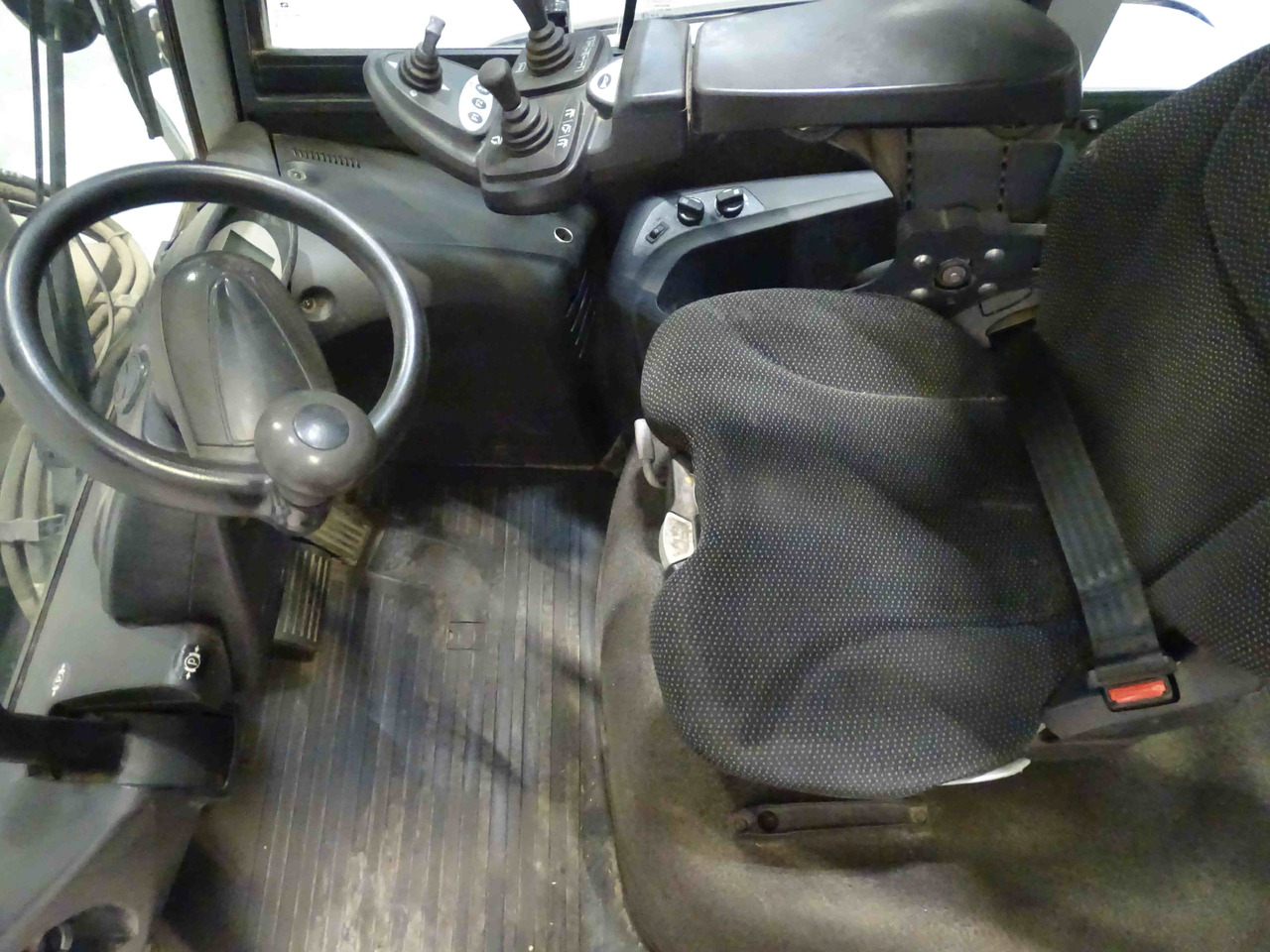 Still RX70-60 - Dízel targonca: 3 kép. Still RX70-60 - Dízel targonca: 3 kép.