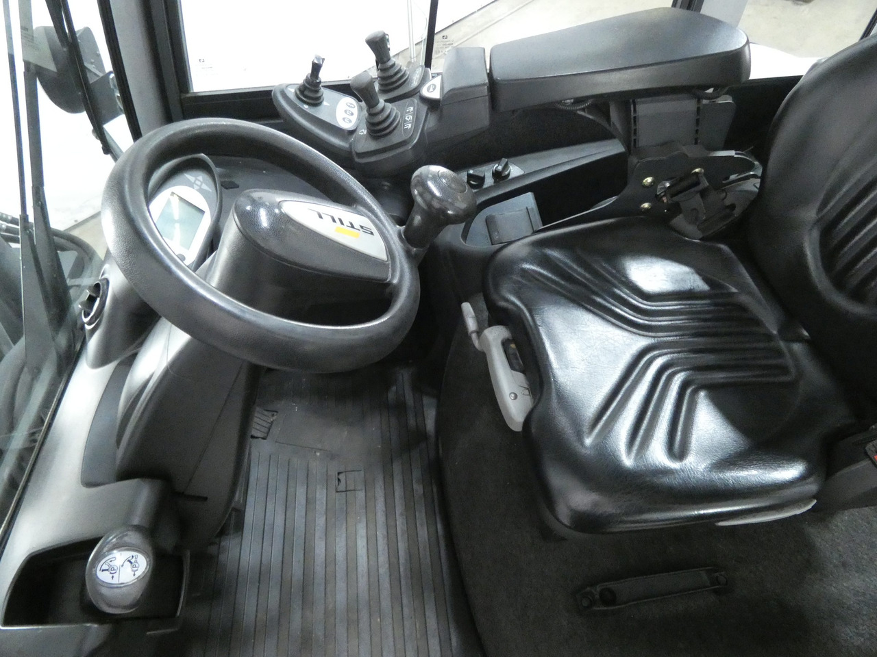 Still RX70-80/900 - Dízel targonca: 3 kép. Still RX70-80/900 - Dízel targonca: 3 kép.