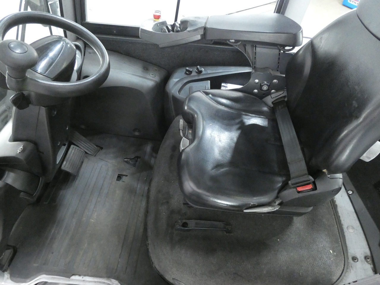 Still RX70-80/900 - Dízel targonca: 3 kép. Still RX70-80/900 - Dízel targonca: 3 kép.