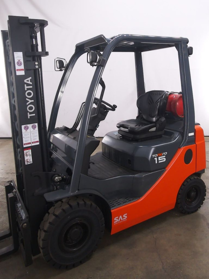 Toyota 02-8FGF15 - Gázüzemű targonca: 1 kép. Toyota 02-8FGF15 - Gázüzemű targonca: 1 kép.