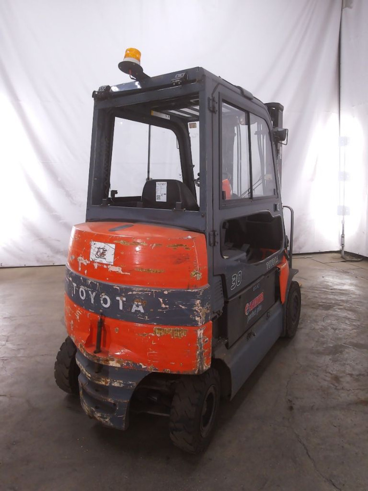 Toyota 7FBMF30 - Elektromos targonca: 2 kép. Toyota 7FBMF30 - Elektromos targonca: 2 kép.
