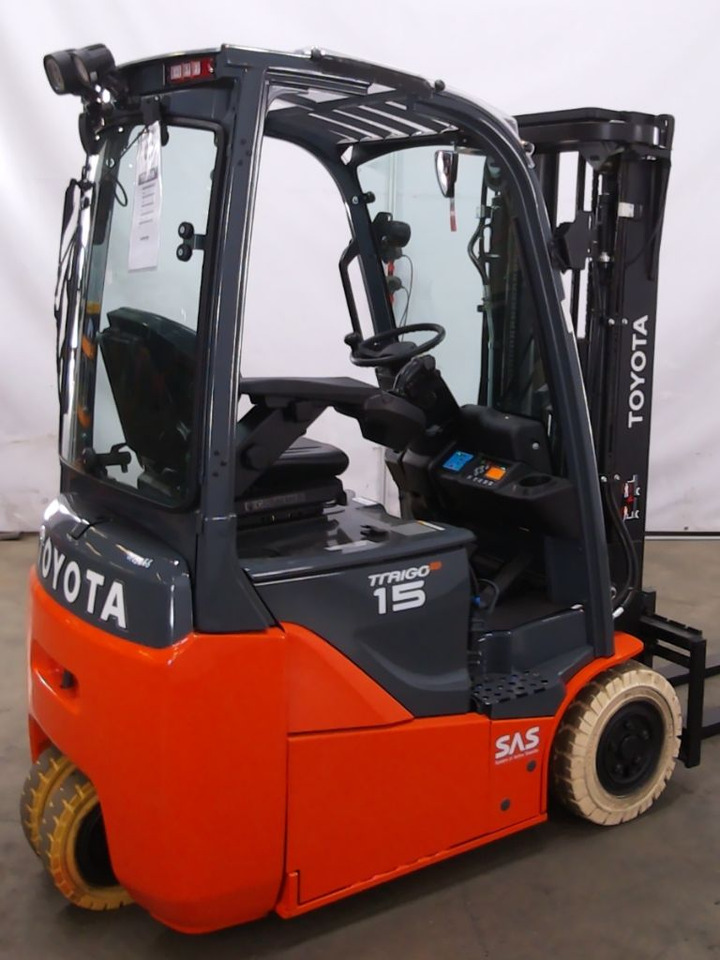 Toyota 8FBE15T - Elektromos targonca: 2 kép. Toyota 8FBE15T - Elektromos targonca: 2 kép.
