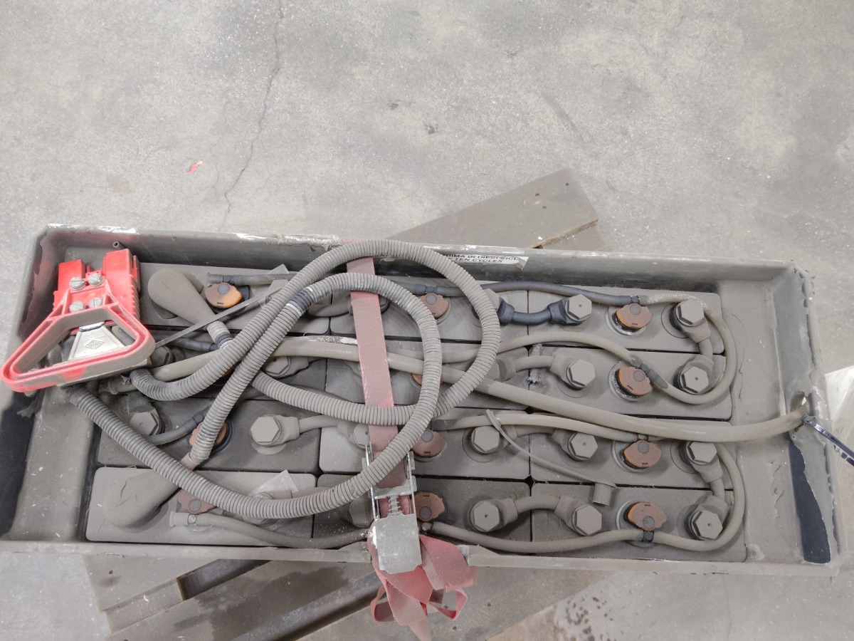 Weitere 24V - Akkumulátor - Anyagmozgató gép: 3 kép. Weitere 24V - Akkumulátor - Anyagmozgató gép: 3 kép.