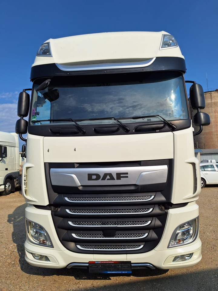 DAF XF 480 - Nyergesvontató: 2 kép. DAF XF 480 - Nyergesvontató: 2 kép.