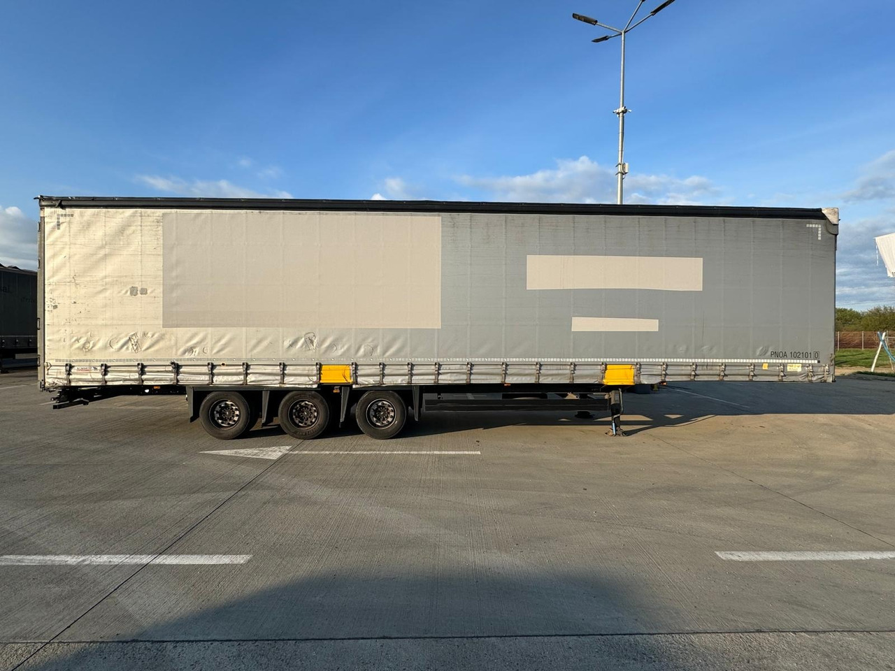 Schmitz Cargobull SCB*S3B - Ponyvás félpótkocsi: 3 kép. Schmitz Cargobull SCB*S3B - Ponyvás félpótkocsi: 3 kép.
