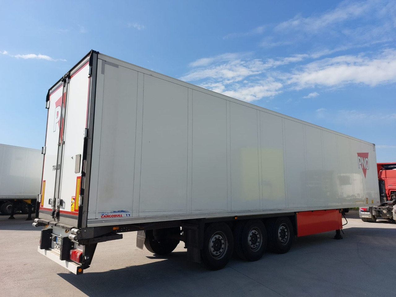 Schmitz Cargobull SCB*S3B - Félpótkocsi hűtős: 4 kép. Schmitz Cargobull SCB*S3B - Félpótkocsi hűtős: 4 kép.