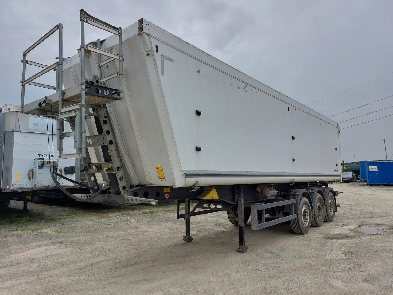 Schmitz Cargobull SCB*S3B - Félpótkocsi billenőplatós: 1 kép. Schmitz Cargobull SCB*S3B - Félpótkocsi billenőplatós: 1 kép.