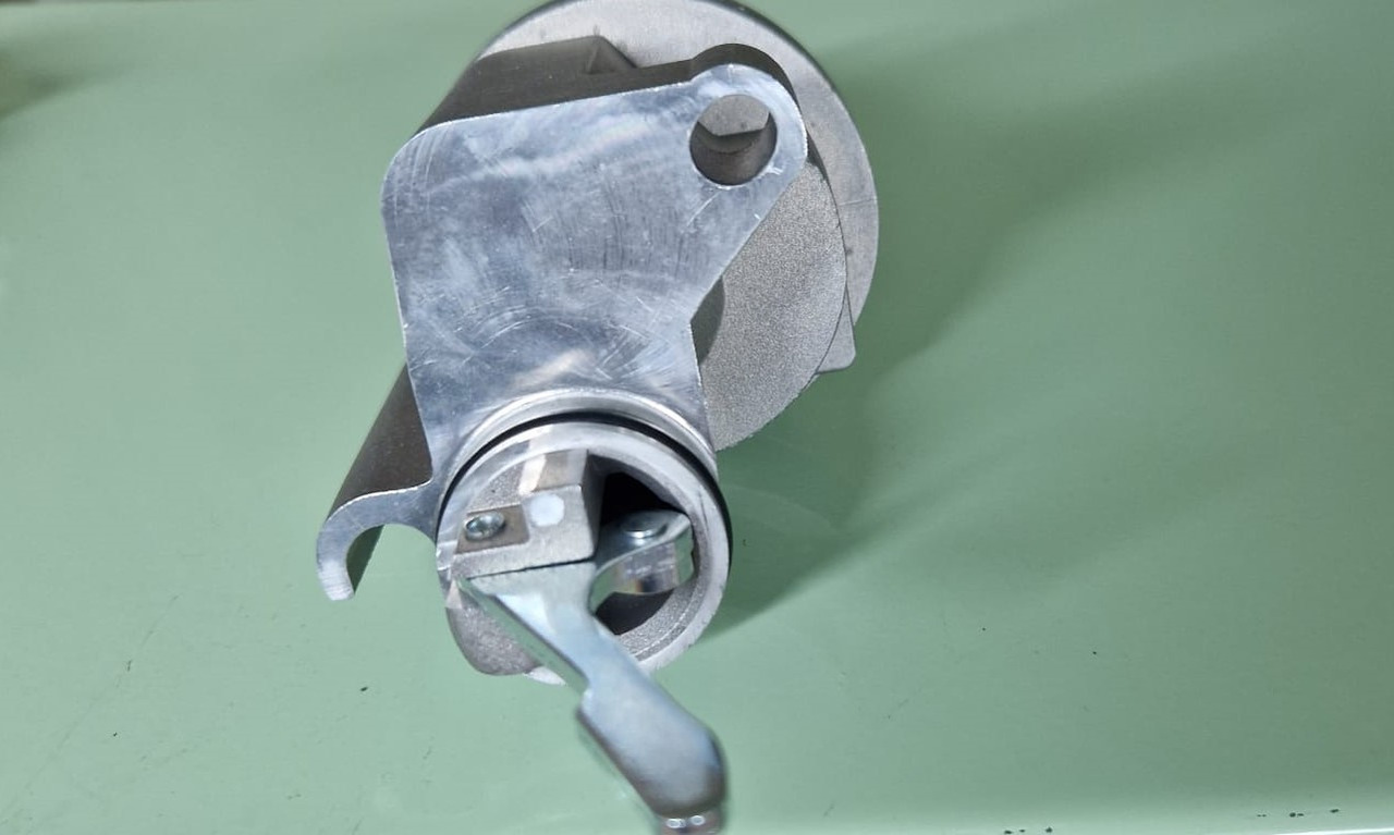 DEUTZ Bobina de oprire 12 V Deutz 4513018 - Alkatrész - Építőipari gépek: 1 kép. DEUTZ Bobina de oprire 12 V Deutz 4513018 - Alkatrész - Építőipari gépek: 1 kép.