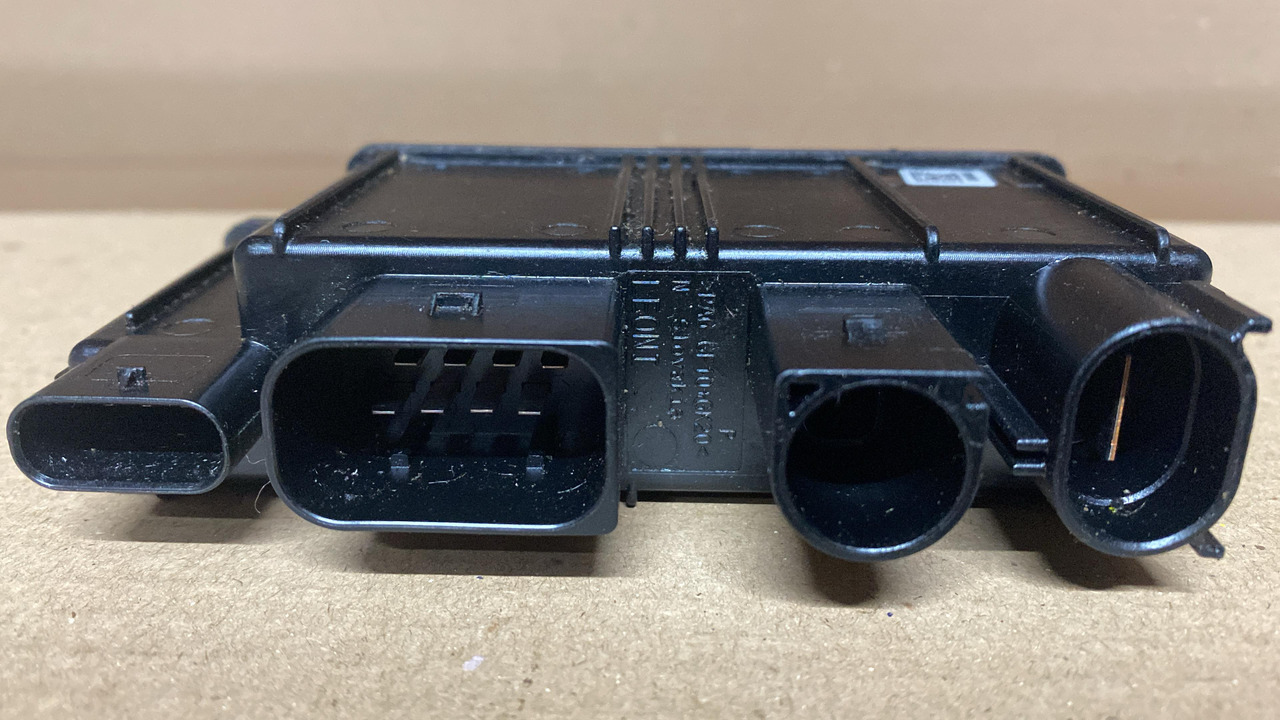 BMW PD8644475 - ECU: 3 kép. BMW PD8644475 - ECU: 3 kép.