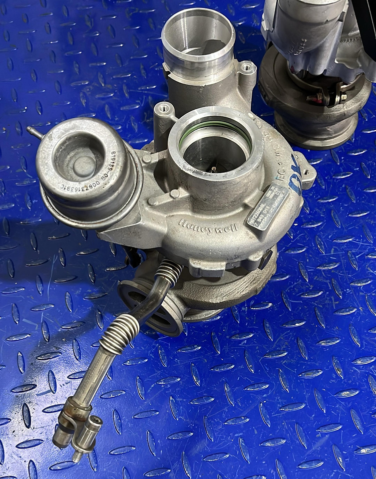 BMW Turbocharger S63N/R 4.4L V8 7849045+7849044 (SET) - Turbó: 3 kép. BMW Turbocharger S63N/R 4.4L V8 7849045+7849044 (SET) - Turbó: 3 kép.