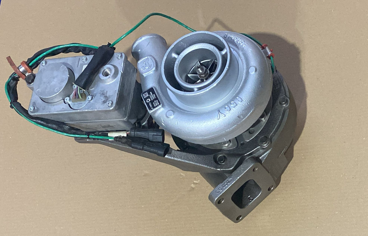 BorgWarner RE536375 JOHN DEERE TRAKTOR - Turbó - Traktor: 3 kép. BorgWarner RE536375 JOHN DEERE TRAKTOR - Turbó - Traktor: 3 kép.